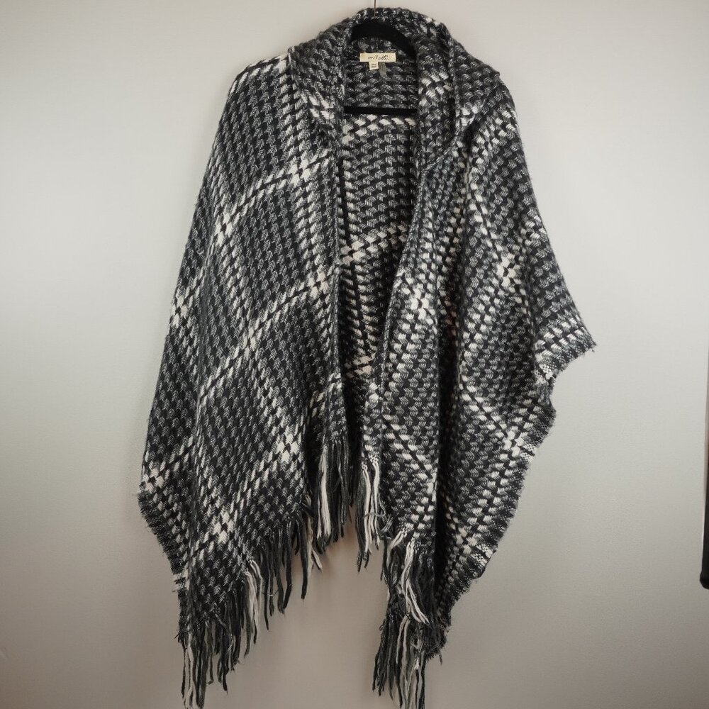 Simply Noelle Black and White Knitted Hooded Wrap One Size Fits All